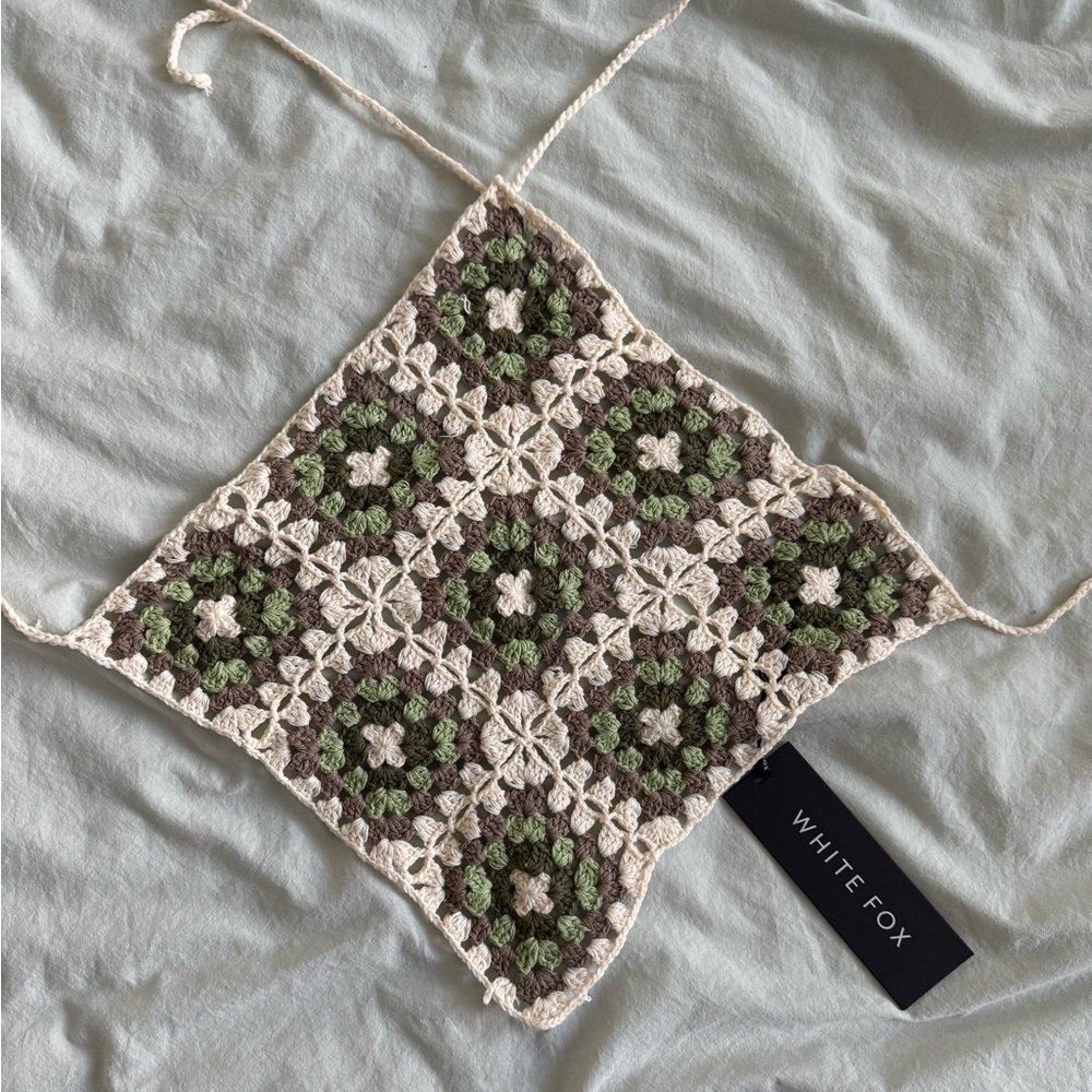 White fox boutique crochet bandana top one size never worn